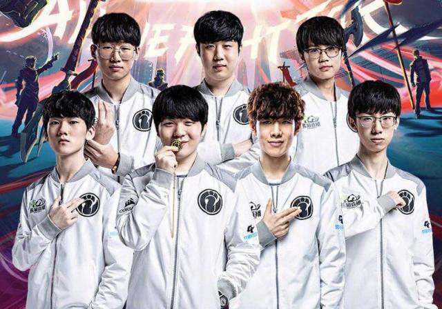 也展现了她 也展现了她